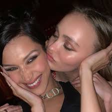 Ep. 13: Nepotism Babies - Nymphet Alumni - Подкаст – Podtail