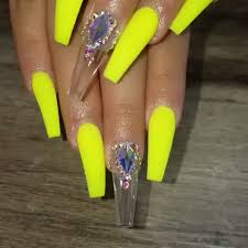 So, your yellow nails may be not just ordinary yellow, banana yellow, or neon yellow. Pin On Donna