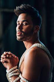 Prince royce contó cómo le cayó a él y a su esposa emeraude la convivencia en confinamiento, ya de la bachata' en el escenario del latin grammy 2020: Prince Royce On Twitter Caught Up