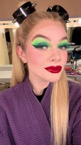 wow i miss playing with makeup #anneboleyn #sixthemusical #sixustour  #musicaltheatre #stagemakeup