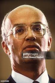 686 fotos e imágenes de alta resolución de James Shepard