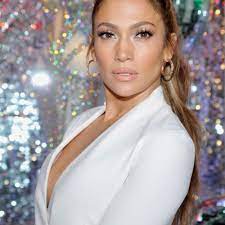 Jennifer lopez and maluma pa ti (spanglish version) (pa ti + lonely 2020). Frisuren Trend Jennifer Lopez Bringt 90er Haare Mit Blockstrahnen Zuruck Glamour