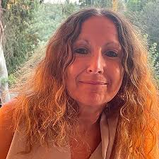 Debbie Bourne's Instagram, Twitter & Facebook