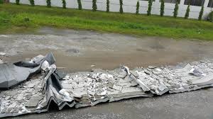 Transport minister wee ka siong said at a press conference at avenue k — the shopping centre where the klcc underground station is located … Roof Blown Away At Kelana Jaya Lrt Station Thestartv Com