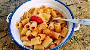 Puoi cucinare piatti gustosi e leggeri riducendo l'uso di condimenti, sale e spezie rispetto alla cottura con metodi tradizionali. Pasta E Fagioli Freschi La Ricetta La Maggiorana Persa