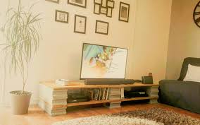 Meuble Tv Diy Planche De Bois Et Parpaings Plancher Bois Idee Deco Meuble Tv
