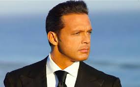 Luis Miguel, la serie: Hijo de McCluskey arremete contra el cantante- CHIC  Magazine