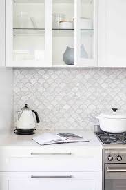 14 White Marble Kitchen Backsplash Ideas You Ll Love Modern Kitchen Backsplash White Modern Kitchen White Kitchen Backsplash