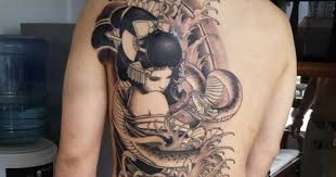 This full body tattoo goes from the tips of the fingers all the way to the toes. Tato Keren Di Punggung Tattoo