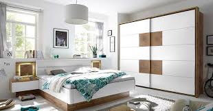 Armadio camera da letto in legno tamburato tre ante doppie scorrevoli di cui due bianche con listelli in tinta ciliegio ed una centrale in vetro satinato in condizioni perfette no mondo convenienza no ikea misure 280x255x60.vendesi. Armadi Bellezza E Funzionalita In Camera Armadio Con Ante Scorrevoli Ad Angolo