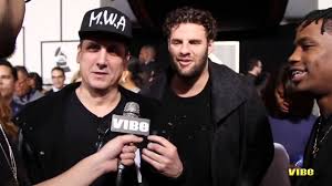Producers gezin 808 mafia wondagurl mike dean. G Pen Creator Crashes Grammy Red Carpet With Travis Scott And Mike Dean Youtube