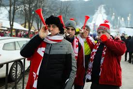 Zapraszamy na puchar świata w skokach narciarskich do zakopanego. Skoki Narciarskie Zakopane 2020 Tlumy Kibicow Z Calej Polski Dopinguja Skoczkow Na Wielkiej Krokwi Zdjecia Gazeta Krakowska