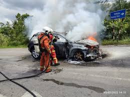 Kebakaran Melibatkan Sebuah Kereta Di Persimpangan Lampu Isyarat Bintulu Portal Rasmi