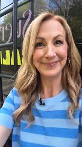 Envie d'une petite visite? L'équipe de Sucré Salé pourrait débarquer chez  vous! 🎥🏠, Mélanie Maynard et ses invités sont prêts à faire un tour en  ville, au chalet, à la campagne... On veut se ...