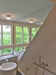 Verspiegelte Fensterlaibung In Einem Badezimmer Mit Dachschrage Badezimmer Dachschrage Badezimmer Mit Schrage Badezimmer