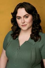 Sarah Roach's Instagram, Twitter & Facebook