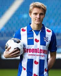 Ødegaard debuteerde in 2014 in het noors voetbalelftal. Martin Odegaard The Norwegian Footballer Steps Up