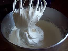 Simple Meringue Frosting Refined Sugar Free Health Home Happiness Tm Sugar Free Frosting Meringue Frosting Dairy Free Frosting