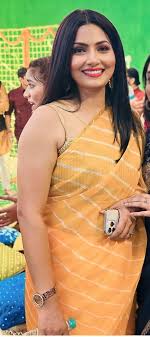 Chitra Tripathi bhabhi is teasing us by wearing sleeveless blouse &  transparent saree. What would we do? : r/IndianCelebScenes