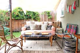 The frame is versatile and be modified or customized to your own liking. How To Build A Pallet Daybed Pretty Prudent