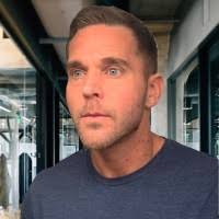 300+ perfiles de «Aron Wells»