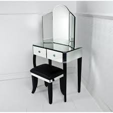 If the modern furniture isn't for you, then you could go for a vanity that looks vintage like this one. Stuhl Fur Schminktisch Jedes Madchen Benotigt Einen Platz Um Sich Zu Verwohnen Sich Selbst Machen Dressing Table Design Small Dressing Table Vanity Table