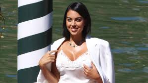 Photo of georgina rodriguez with cristiano ronaldo. Georgina Rodriguez Ronaldo Freundin Zeigt Ihr Po Workout