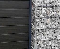 Wpc Komplett Zaunsystem Uberzeugen Sie Sich Von Unserem Larmschutzzaun Und Seinen Hochwertigen Materialien Der Wunderbaren Haptik Und In 2020 Wpc Zaun Zaun Gabionen