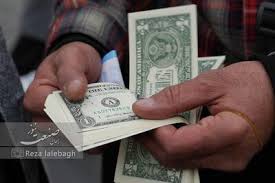 امروز در بازار رسمی ارز؛ ثبات قیمت دلار و عقب‌نشینی یورو