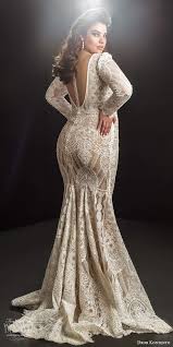 The fitted bodice skims off just below the the fitted bodice skims off just below the hip before flaring out which accentuates the waist and really shows off those curves. Dror Kontento 2019 Plus Size Wedding Dresses Wedding Inspirasi