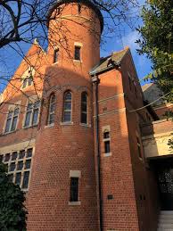 Jimmy page found himself the loser in another planning battle with a neighbor over proposed changes near the london mansion he's owned for 46 years. Autographs On Twitter Outside Jimmy Page House In London London Jimmypage Ledzeppelin Towerhouse Boleskine Travelban Thursdaymotivation Thursdaymorning Livinglegend Guitarplayer Https T Co Fdxswqxouc