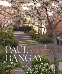 Small Garden Design: Bangay, Paul, Griffiths, Simon: 9780143785774:  Amazon.com: Books