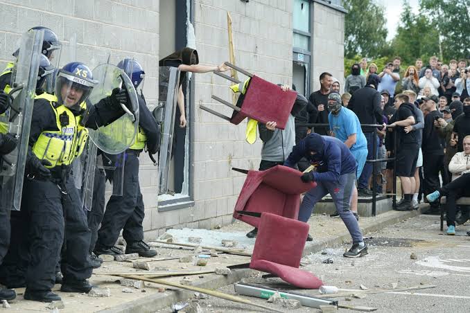 Far-right chant 'Yorkshire' as mob breaks into migrant hotel in Rotherham
