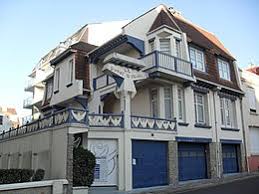 La propriété profite d'intérieurs spacieux et lumineux et se compose principalement d'un. Villa Le Quart D Heure Wikipedia