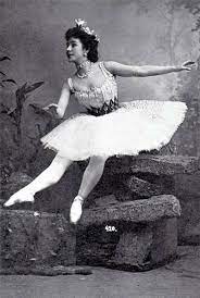 Der bruch des sonst eindimensionalen industrial und morbid angehauchten designs der aktuelle laufstege in eine weiche und teils kindliche. Mathilde Kschessinska Russian Ballet Ballet Costumes Vintage Ballerina