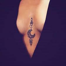 Aquí en tatuajes tatu sabemos que en la variedad está el gusto, por eso hoy compartimos con ustedes 35 diseños de tatuajes diferentes para mujeres. Tatuajes Para Mujeres Y Chicas Femeninos Y Con Significado