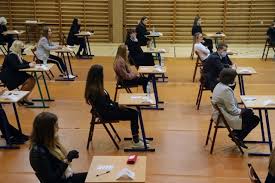 Egzamin na poziomie podstawowym rozpoczął się o godzinie 9:00 i trwał 170 minut. Matura 2020 Matematyka Podstawa Rozszerzenie Odpowiedzi Zadania Przecieki Rozwiazania Arkusze Cke Co Bylo Na Maturze 08 06 2020 Gazeta Wspolczesna