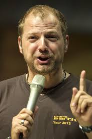 Mario Barth wird wegen Verletzung der Maskenpflicht eines Zuges verwiesen