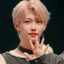 Many are aware that felix's innocent appearance and cute personality don't match his deep voice, and they can't help here are 10 memes representing felix's cute face and personality vs. Felix Stray Kids Felix Felixstraykids Leefelix Straykids Aesthetic Cute Hot 90 S Kpop Felix Stray Kids Kids Icon Felix