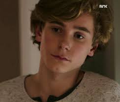 Shame) is a norwegian teen drama streaming television series about the daily life of teenagers at the hartvig nissen school, a gymnasium in the wealthy borough of frogner in west end oslo. Pin Auf Skam Isak