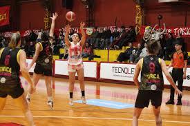 Provincial Femenino | Tokio se quedó con el primero 🏀 Tokio se hizo fuerte  en su casa por 64-45 en un primer partido intenso y de gran nivel. Para las  locales la