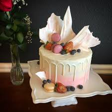 Beautiful Pink And White Drip Cake Chocolate With Vanilla Buttercream And Strawberries White Chocolate Shard Drip Cakes Choc Drip Cake Chocolate Cake Toppers
