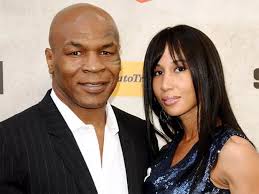 Mike Tyson thừa nhận dùng nước tiểu của vợ để 'né' doping