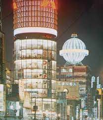 37 高度経済成長期に始まった歩行者天国 1964年 昭和39年 東京オリンピックが開催され 1969年 昭和44年 gnp世界第2位となるなど 高度経済成長の時代に 1965年 昭和38年 完成した三愛ドリームセンタービル リコー創業者市村清が戦後間もない1946年 昭和21年
