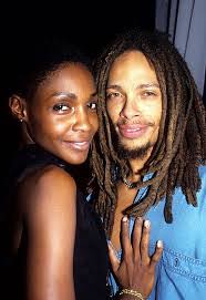 Cynthia Hadden's Instagram, Twitter & Facebook