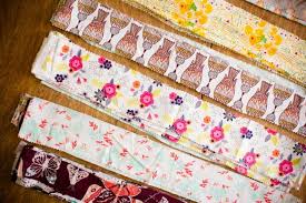 Diy prayer flags as our budget gets pulled tighter and tighter, and babeleo's arrival creeps closer, i'm being forced to rethink a few things when it comes to decorating our nursery. Sparkle Craft Diy Tibetan Prayer Flags Sparkle Stories