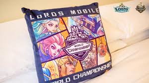 Let's build a snowman! Which hat and scarf do you want to use for yours?