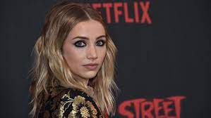 Mengenal Emily Rudd Pemeran Nami Di One Piece Live Action