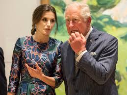 El príncipe harry habla con su padre y su hermano, pero la cosa no termina nada bien. Preocupacion Y Bromas Por Las Hinchadas Manos Del Principe Carlos De Inglaterra
