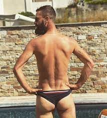 Top 5 Photos, 5/20: Paire bares almost all in cheeky shot